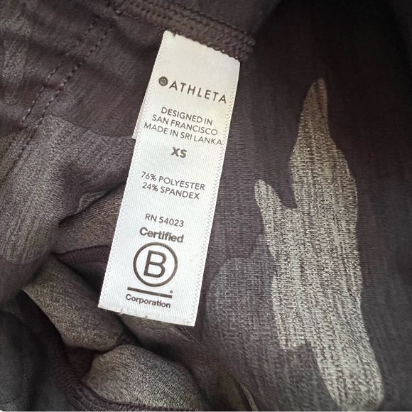 Athleta Ultimate Stash Pocket Camo 7/8 Tight - Picture 10 of 11